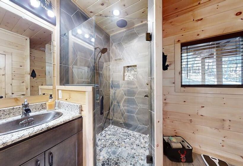 Lazy Bear Lodge