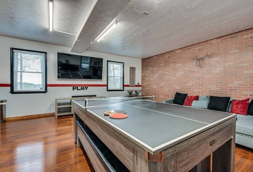 Mcdonough Escape W/ Private Hot Tub & Game Room!
