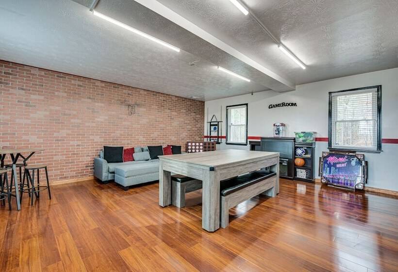 Mcdonough Escape W/ Private Hot Tub & Game Room!