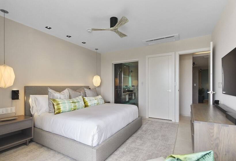 O Condominium Beachfront Residences