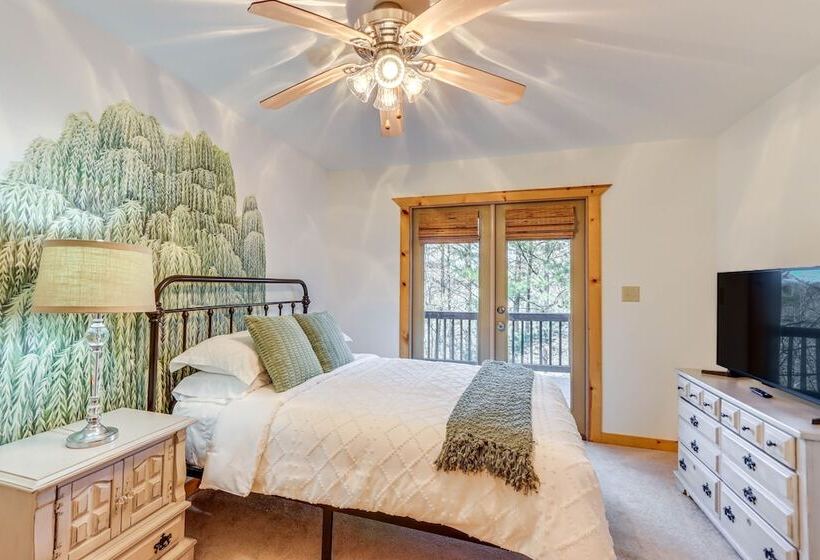 Peaceful Ellijay Cabin: Pool Access & Resort Perks