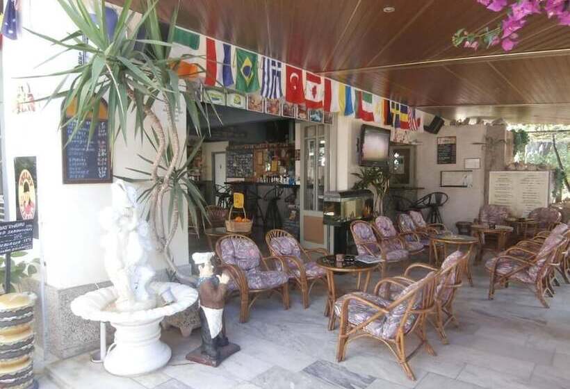 پانسیون Harry's Bar & Apartments