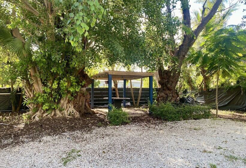 Пансион Miami Vacations 3 Bedrooms With Parking