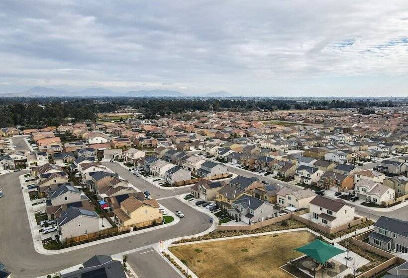 Pet Friendly Clovis Home   Near Mall & Waterpark!