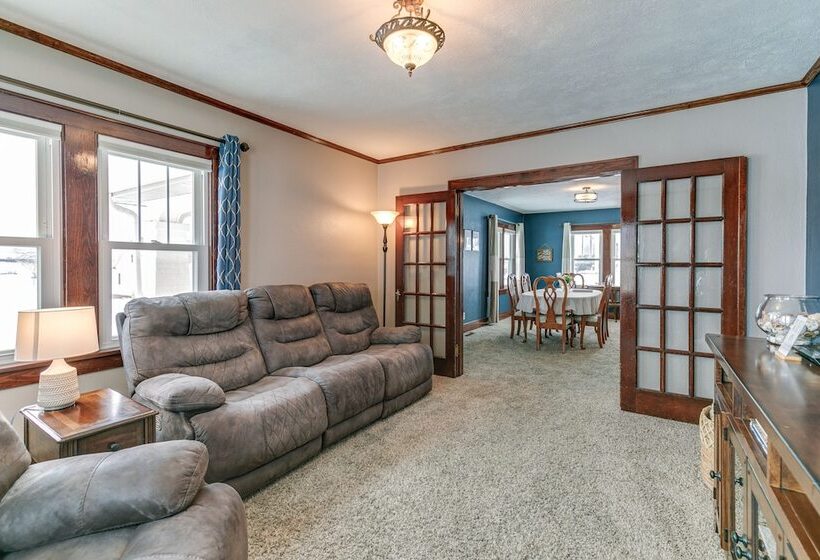 Quaint Howells Retreat   Steps From Main Street!