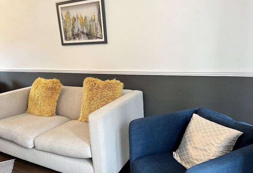 إقامة Impeccable 3 Bed House In Nottingham Free Parking