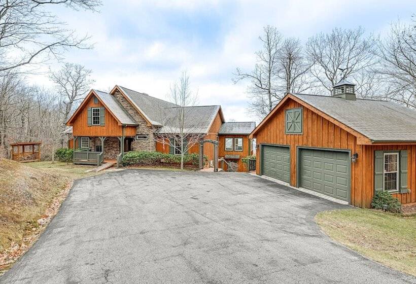 Sapphire Mountaintop Cabin W/ Views & 2 Decks