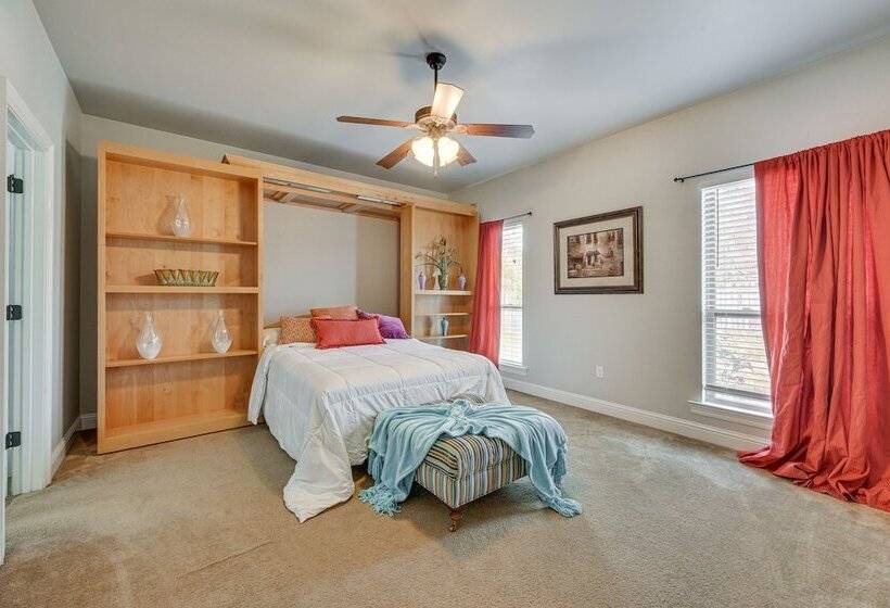 Spacious Zachary Home: 12 Mi To Baton Rouge!