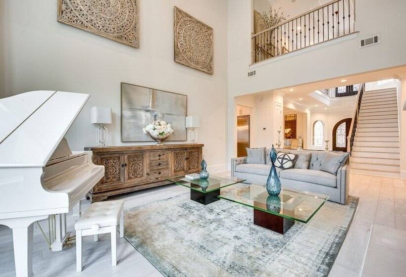 Sprawling Suwanee Home: Theater, Pool, Hot Tub!