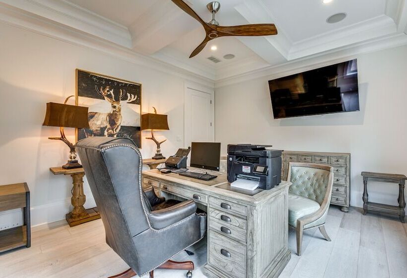 Sprawling Suwanee Home: Theater, Pool, Hot Tub!