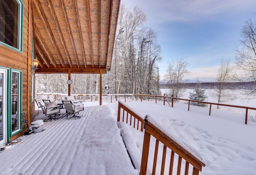Wasilla  Spruce Moose  Cabin: Lakefront + Hot Tub!