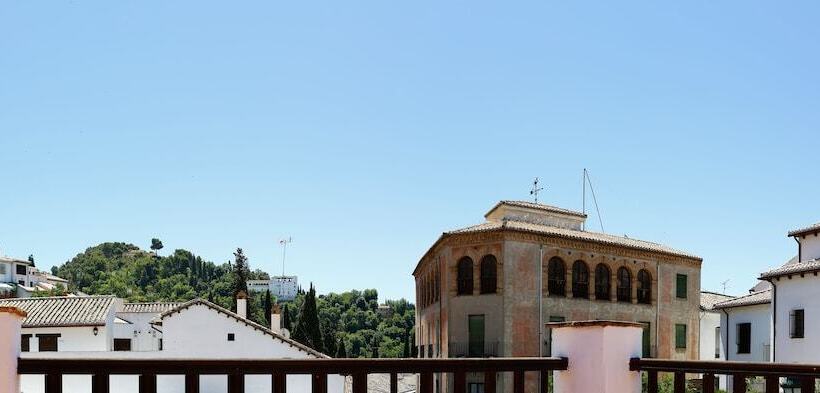 Carmen Vistas De La Alhambra