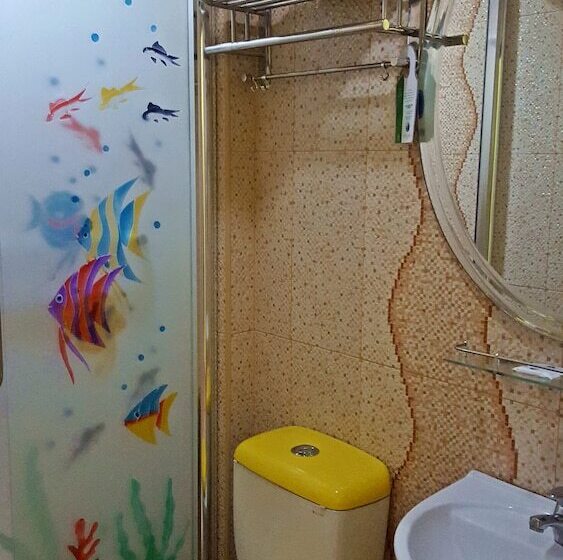 فندق C & L Suites Inn