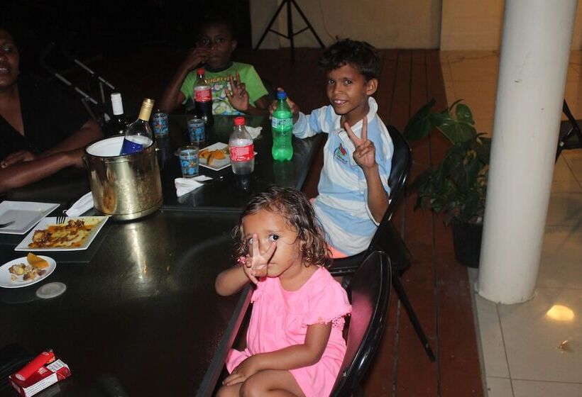 Shalini Garden Hotel & Apartments