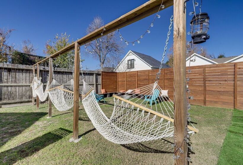 Charming Houston Home W/ Spacious Yard + Fire Pit!
