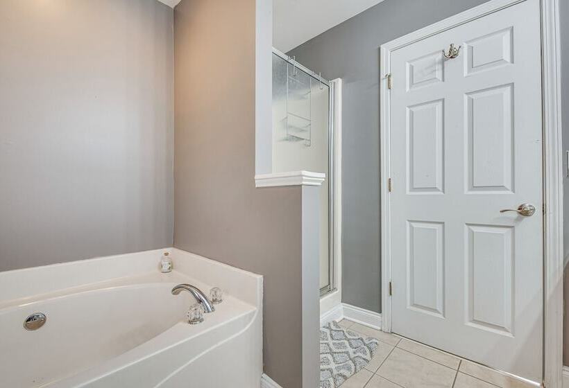 Cozy Georgia Retreat W/ Patio, Grill & Pool Access