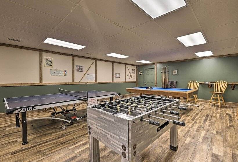 Deep Gap Cabin W/ 2 Decks & Community Amenities!