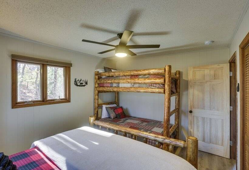 Deep Gap Cabin W/ 2 Decks & Community Amenities!