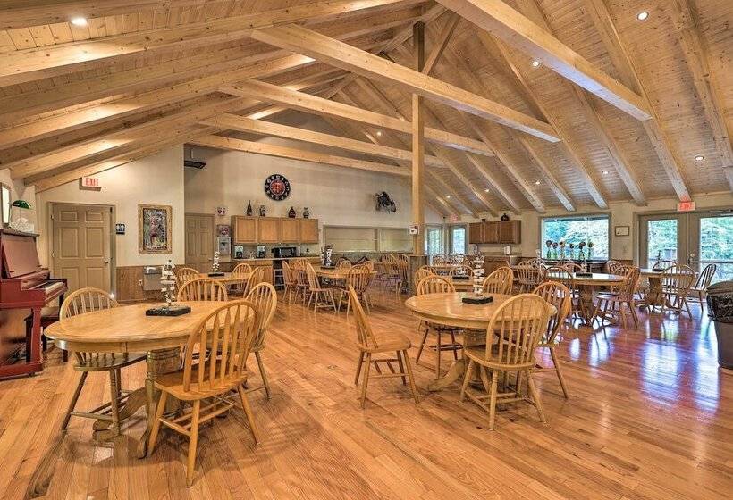 Deep Gap Cabin W/ 2 Decks & Community Amenities!