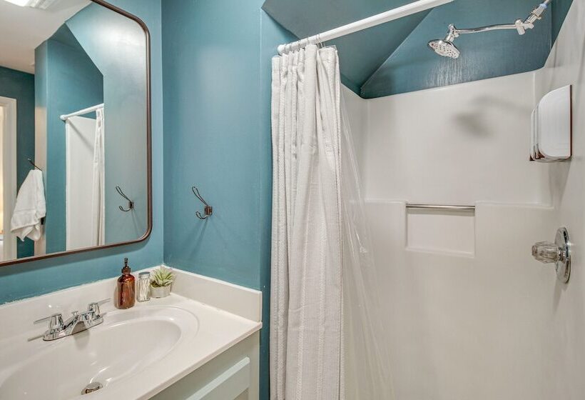 Dog Friendly Home Near Carters Lake W/ Amenities