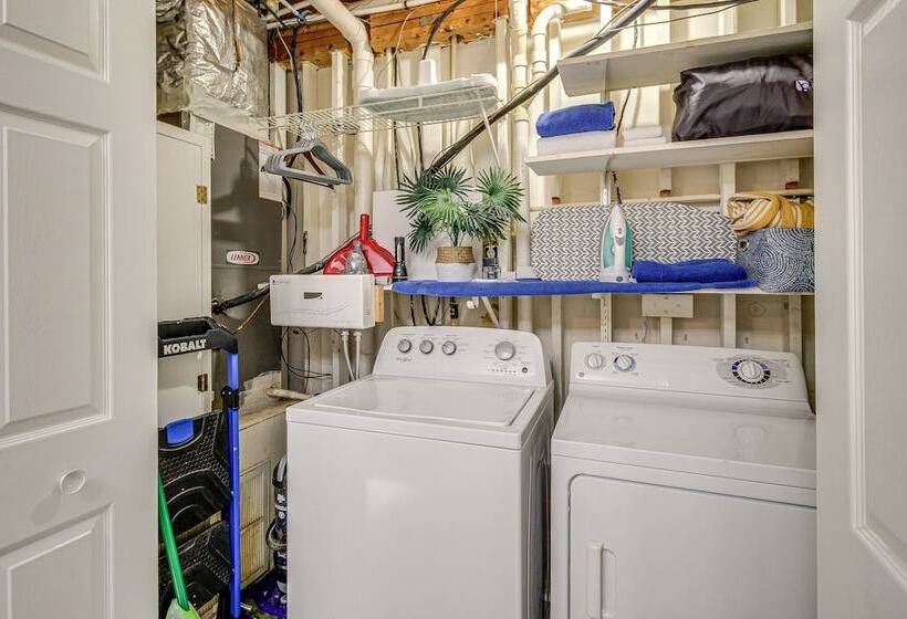 Dog Friendly Home Near Carters Lake W/ Amenities