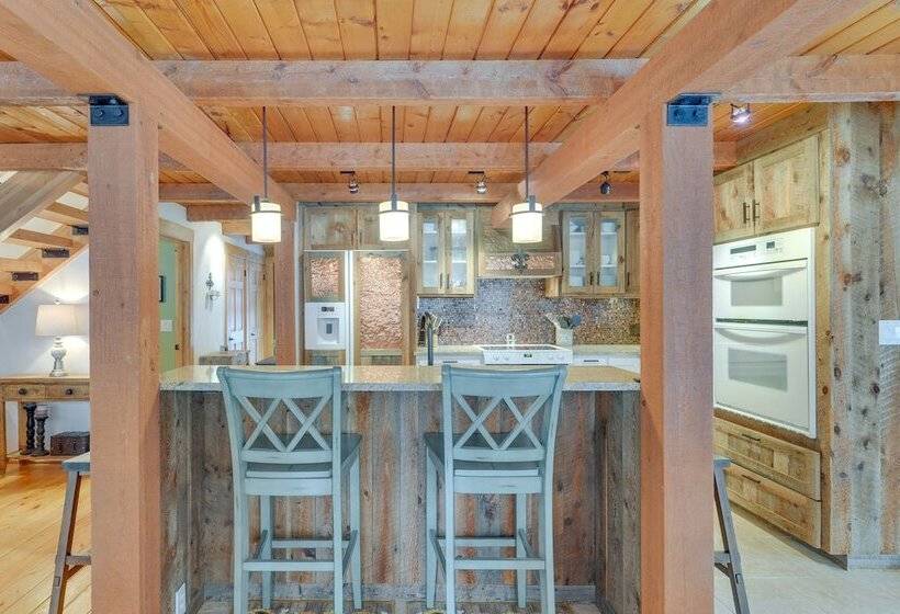 Dreamy Alpine Cabin W/ Hot Tub, Fireplace & More!