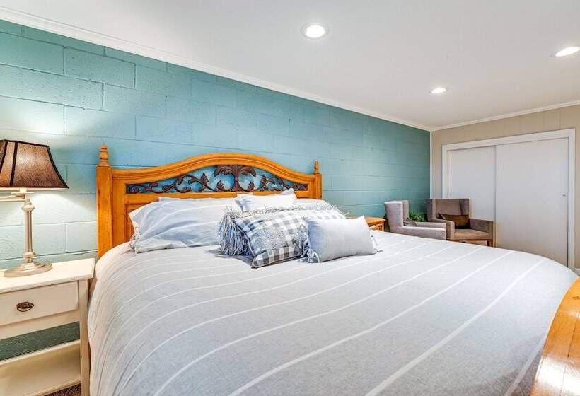 East Wenatchee Home ~ 2 Mi To Columbia River!