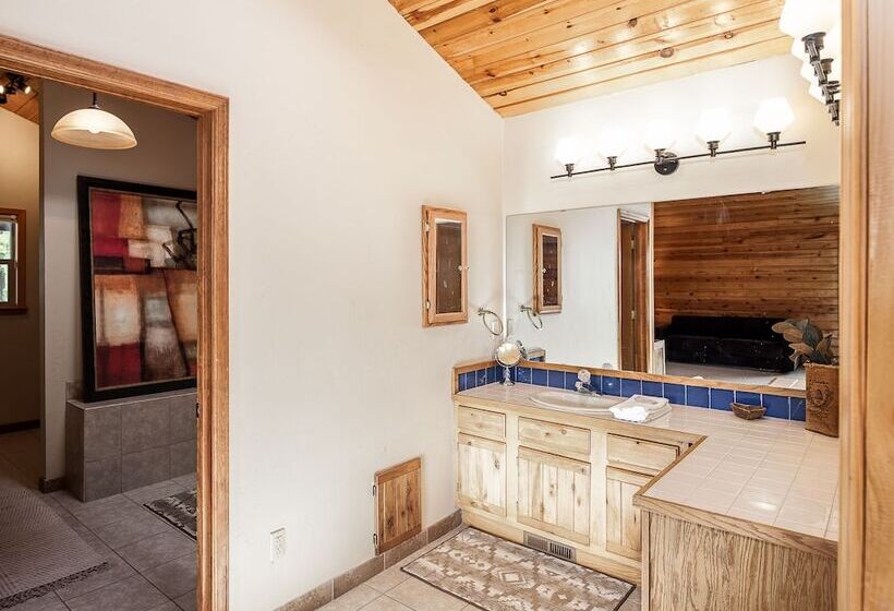 Enchanted Oak Cabin
