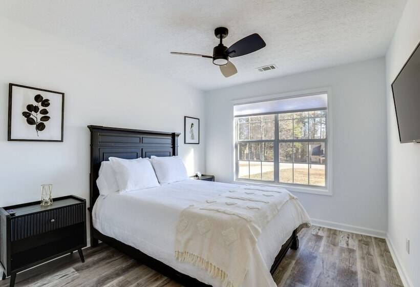 Family Friendly Dacula Home With Screened Porch!