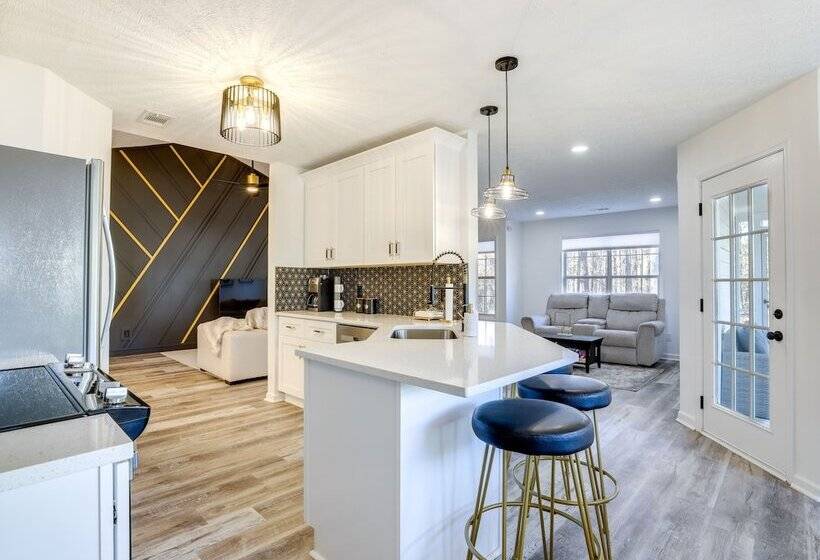 Family Friendly Dacula Home With Screened Porch!