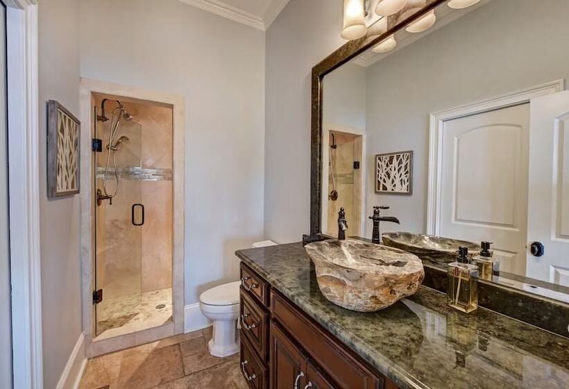 Flip Flop Therapy By Avantstay Theater + Games