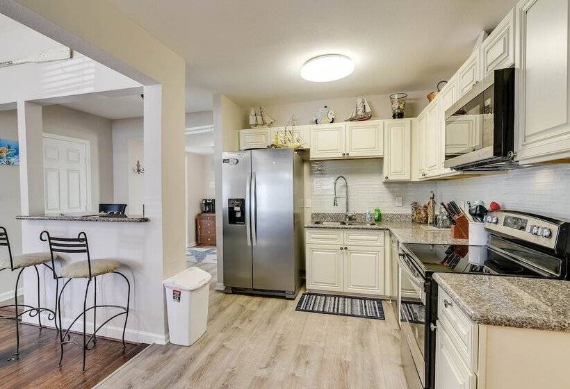 Galveston Vacation Rental: 2 Mi To Pleasure Pier!