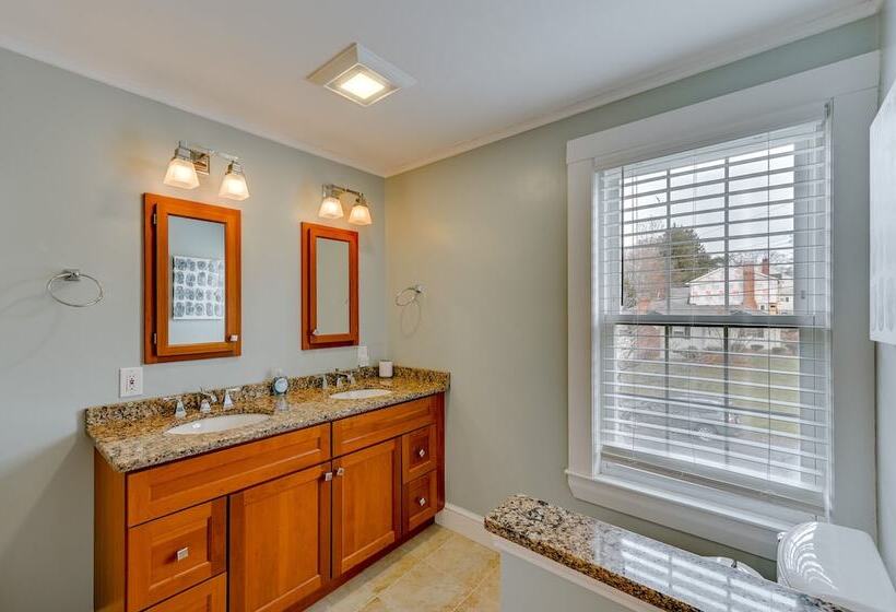 Home W/ Backyard ~ 2 Mi To Downtown Lexington!