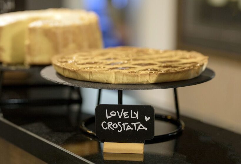 Отель Moody Smart & Comfy