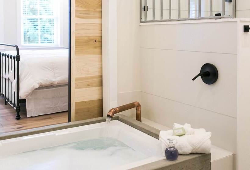 ホテル Pine Cove Treehouses & Cabins