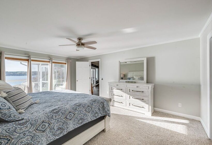 Lakefront Mt Gilead Home W/ Large Dock & Decks!