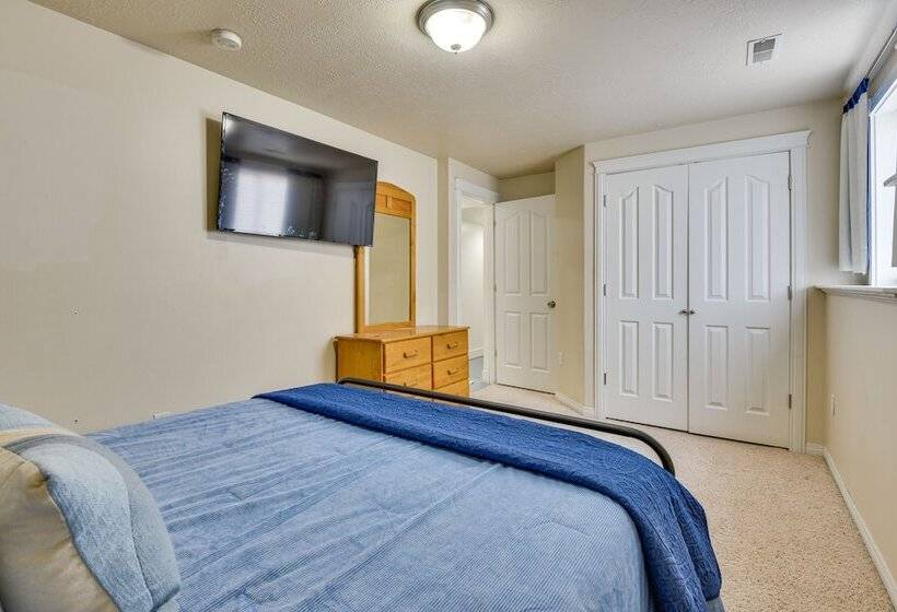 Layton Home W/ Pool + Hot Tub, 23 Mi To Snowbasin!