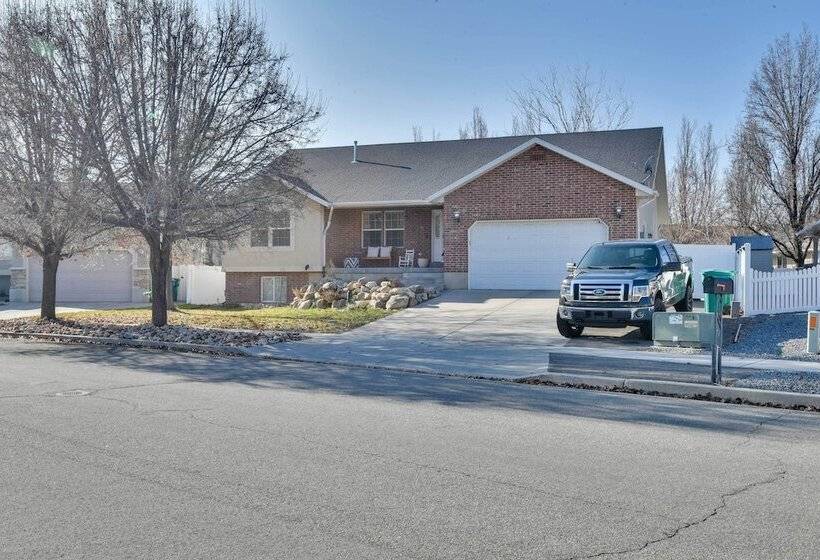 Layton Home W/ Pool + Hot Tub, 23 Mi To Snowbasin!