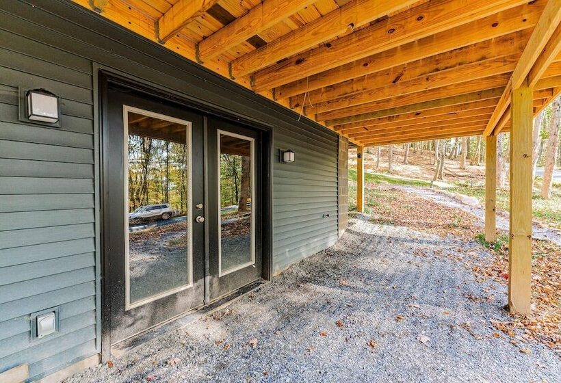 New Wintervue Home With Fireplace   Pet Friendly