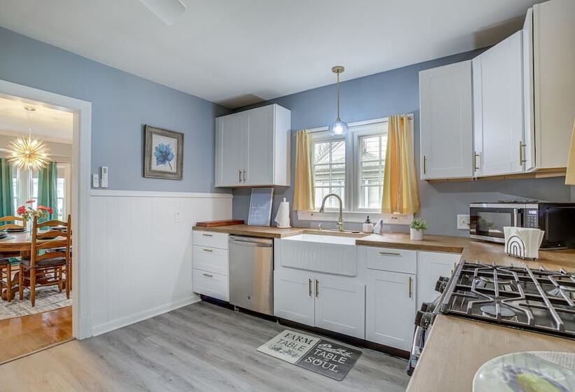 Pet Friendly Cambridge Home   Walk To River!