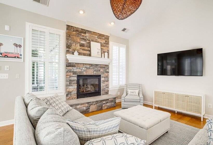 Family Friendly Rehoboth Beach Home W/ Hot Tub