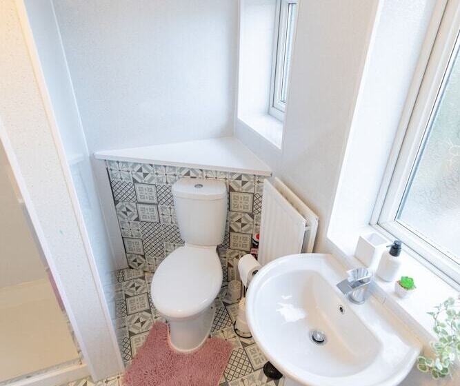 اقامتگاه 3bed House In Stockton On Tees  Free Wifi, Parking