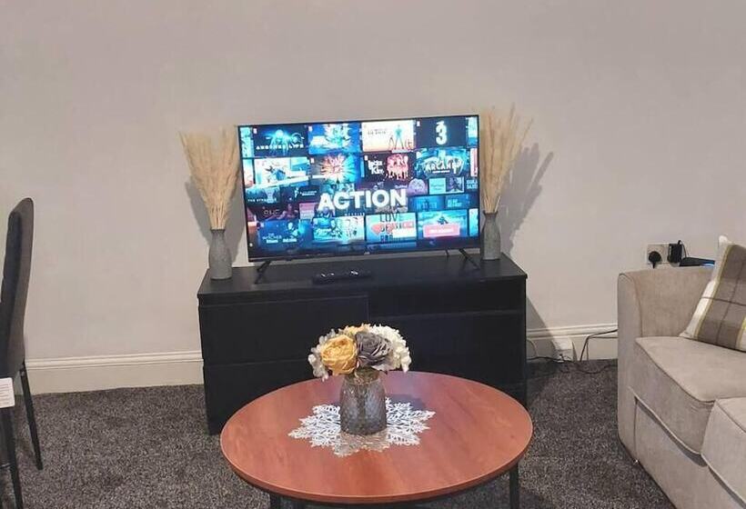 דירת נופש 4 Bed House In Accrington