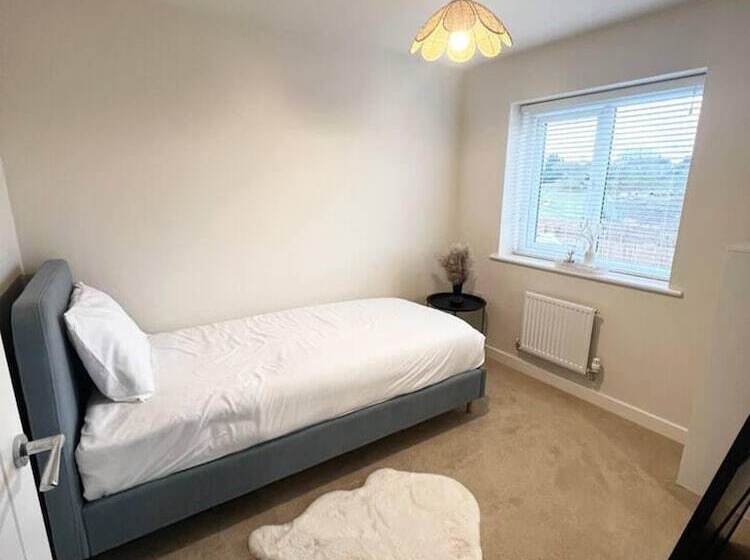 اقامتگاه Beautiful 3 Bed House In Bradford