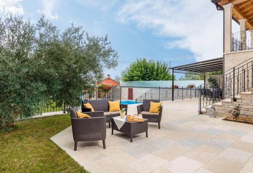 إقامة Beautiful Villa Dussich In Oprtalj, Novaki