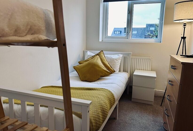 إقامة Stylish House In Sheffield