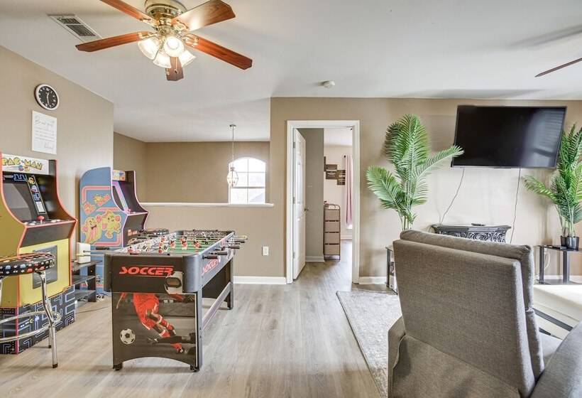 Spacious Family Friendly Home In Denham Springs!