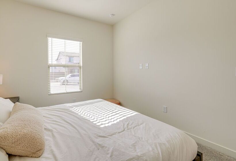 Spacious Maricopa Vacation Home ~ 4 Mi To Downtown