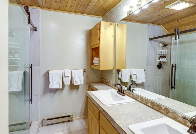 Spacious Mountain View Cabin By Angel Fire Resort