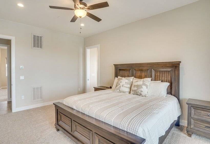 Spacious Utah Escape W/ Balcony & Mountain Views!